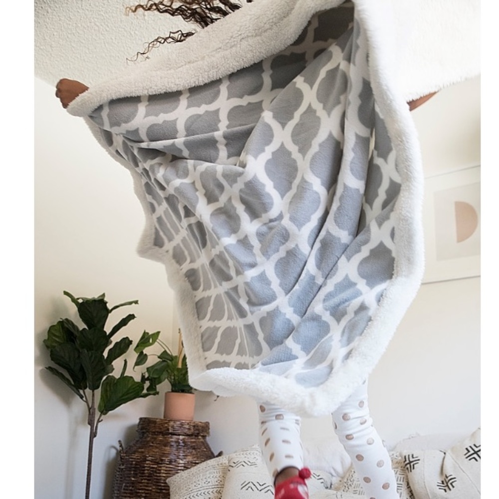New Cozy Blanket - Cream & Gray